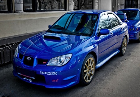 Subaru Impreza в синем варианте