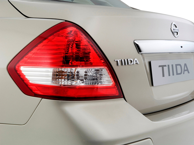 Задняя фара Nissan Tiida