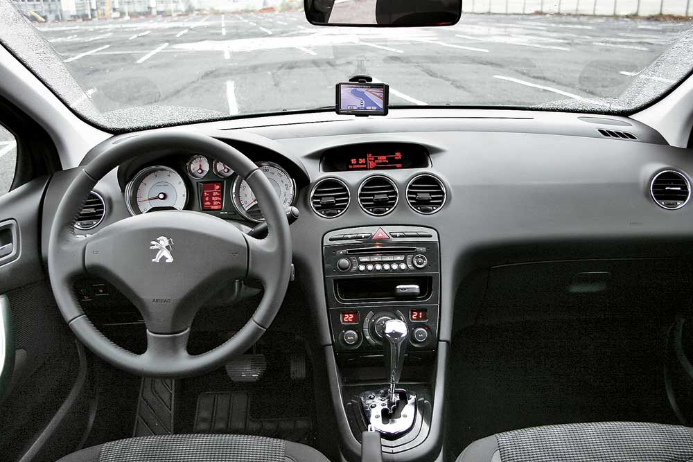 Салон Peugeot 408