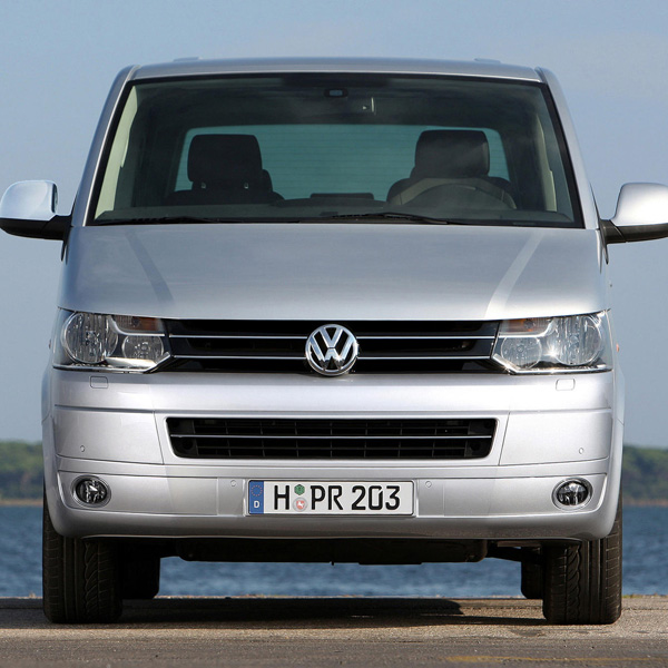 Volkswagen Multivan — вид спереди