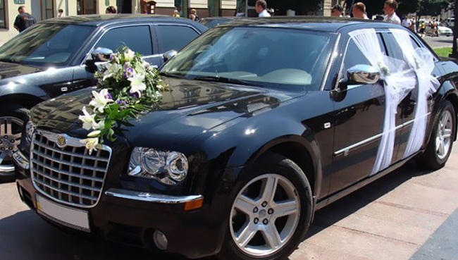 Аренда машины с водителем чаще всего используется на свадьбах