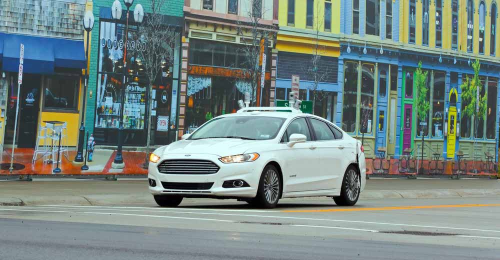 Автомобиль Ford с автономным управлением во время испытаний